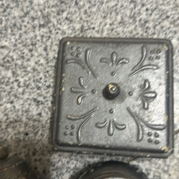 Vintage metal bathroom set.  Can be repainted. - Picture 5 of 5